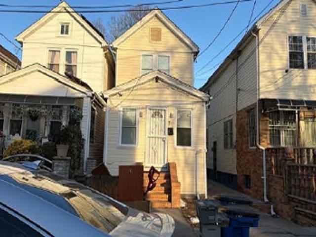House for sale in Queens, Arverne