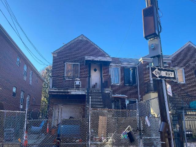 House for sale in The Bronx, Arverne