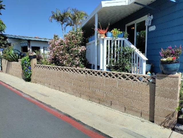 Room for rent in Huntington Beach, California