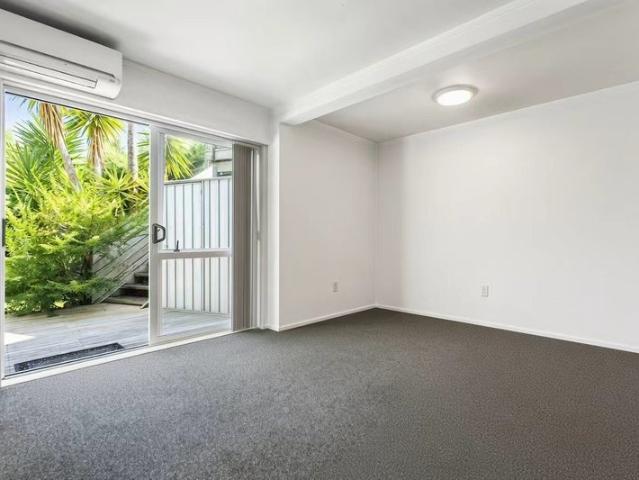 House for rent in Beach Haven, Kaipātiki