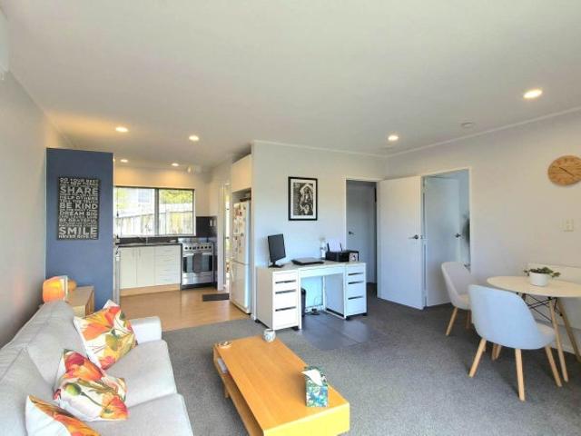 Apartment for rent in Beach Haven, Kaipātiki