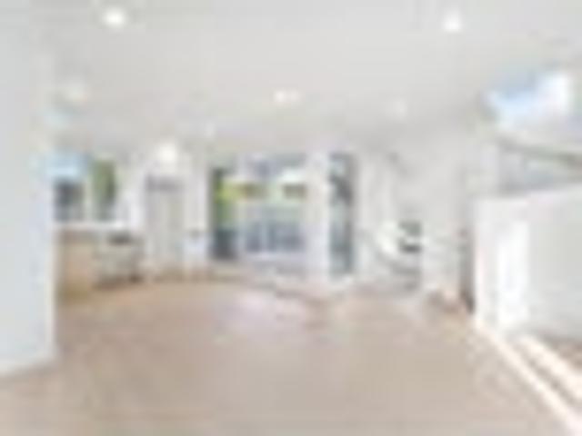 Townhouse for rent in Wairau Valley