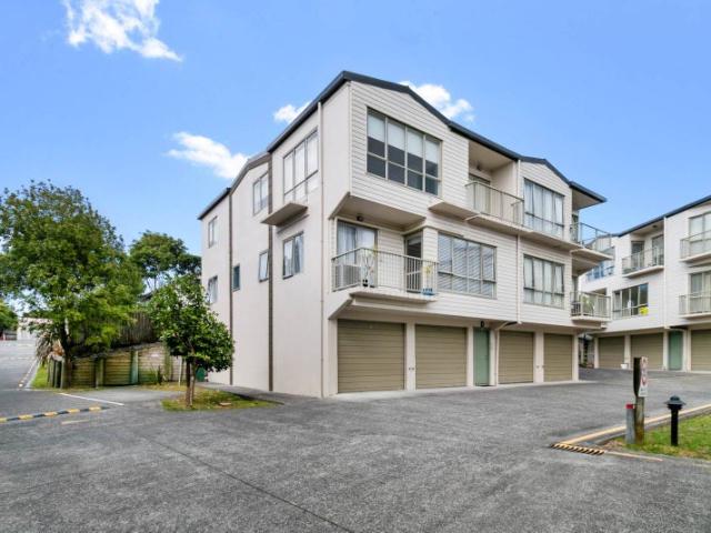 Apartment for rent in Beach Haven, Kaipātiki