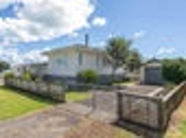 House for sale in Te Puru, Waikato