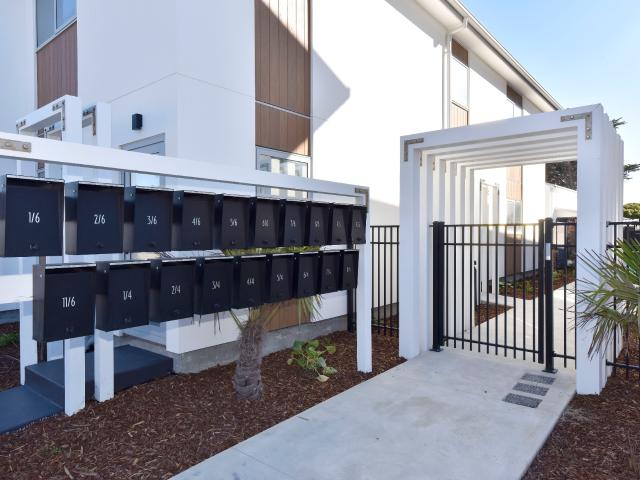 Townhouse for rent in Chaslands, Canterbury
