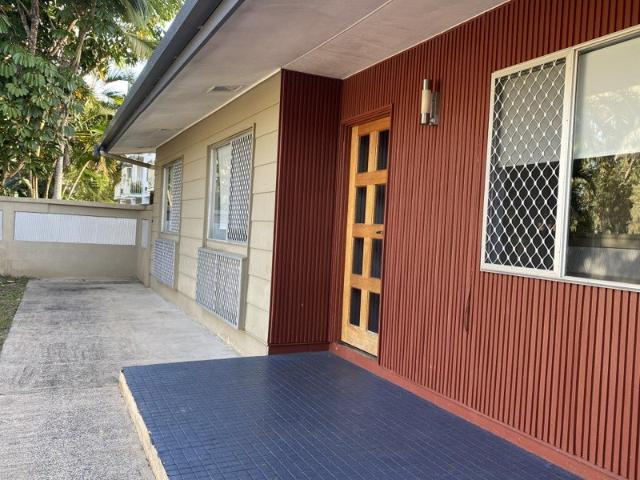 House for rent in Holloways Beach, Cairns
