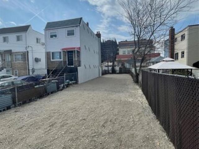 Land for sale in Arverne, New York