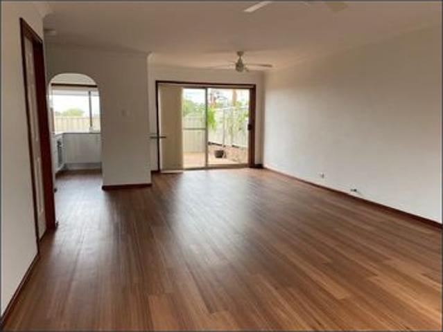 Townhouse for rent in Wollongong West, New South Wales