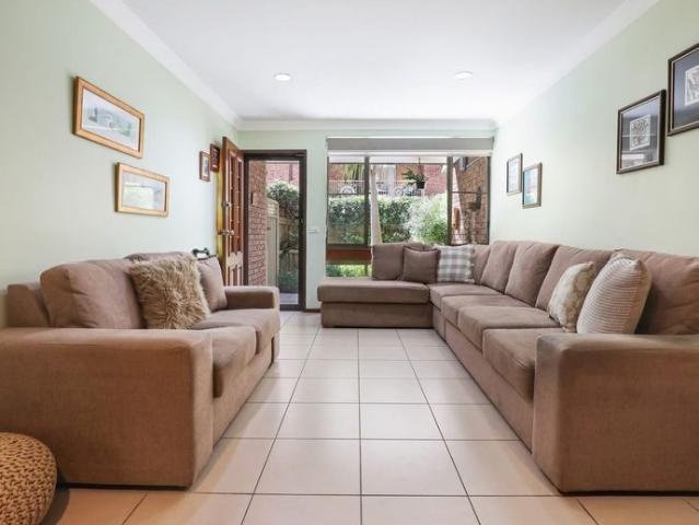 Townhouse for rent in Wollongong West, New South Wales