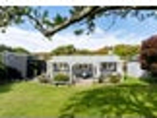 House for sale in Otakou