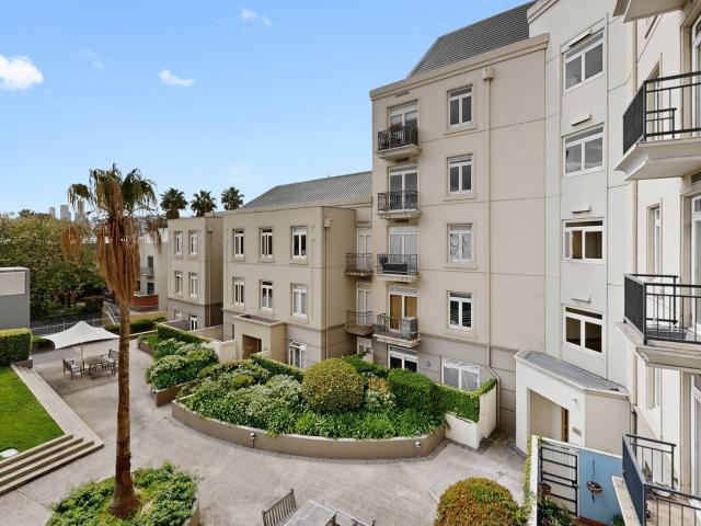 Apartment for rent in Beacon Cove, Melbourne