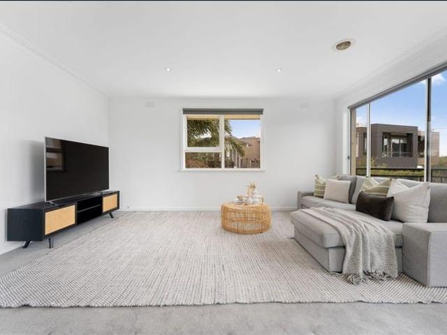 House for rent in Parkdale, Melbourne