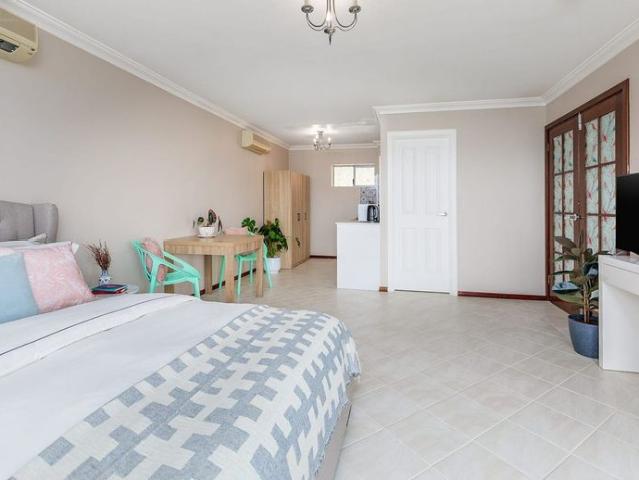 Granny Flat for rent in Mullaloo, Western Australia