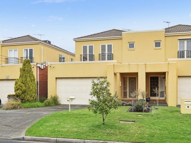 Townhouse for sale in Camerons Creek, Victoria