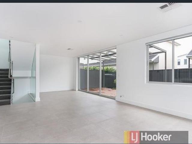 Townhouse for rent in Sydney, New South Wales
