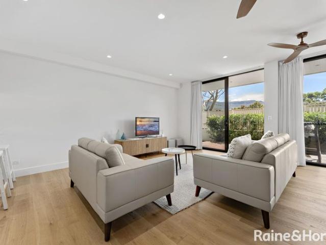 Townhouse for rent in Wollongong West, New South Wales