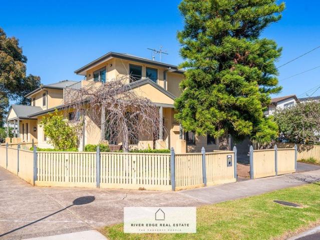 Townhouse for sale in Williamstown, Melbourne