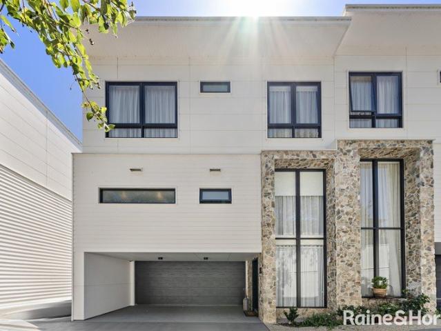 Townhouse for rent in Wollongong West, New South Wales