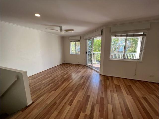 Townhouse for rent in Sunrise Beach, Queensland
