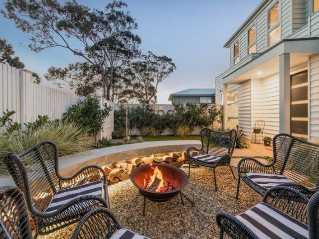 Townhouse for sale in McCrae, Melbourne