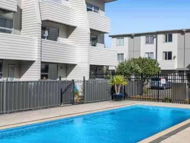 Townhouse for rent in Whangaparaoa