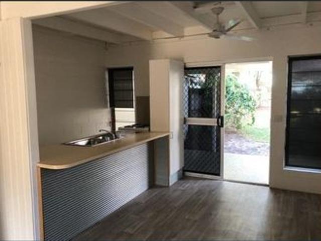 Townhouse for rent in Holloways Beach, Cairns