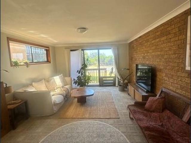 Townhouse for rent in Old Bar, New South Wales
