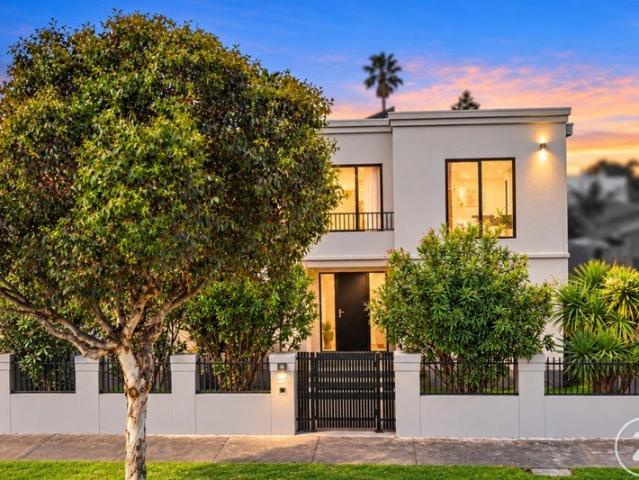 Townhouse for sale in Mordialloc, Melbourne