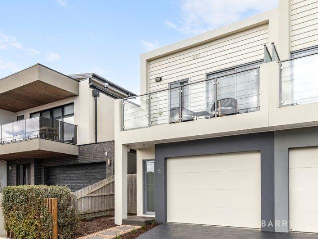 Townhouse for sale in Mordialloc, Melbourne