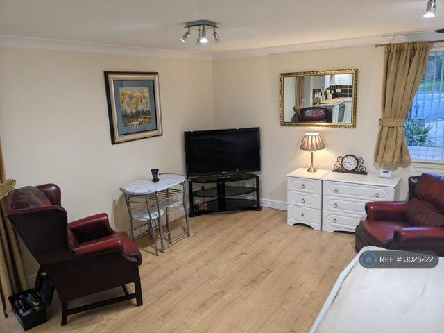 Apartment for rent in Ickenham, Greater London