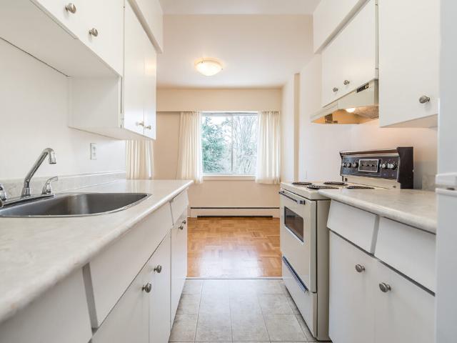 Apartment for rent in James Bay, Victoria