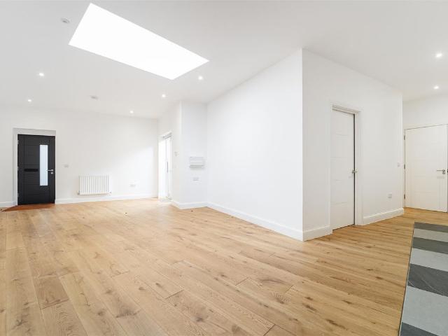 House for rent in London Borough of Ealing, Greater London