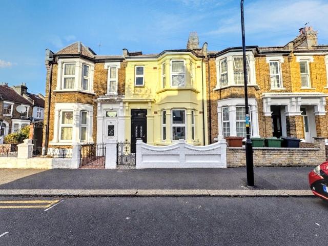 Apartment for rent in London Borough of Barnet, Greater London