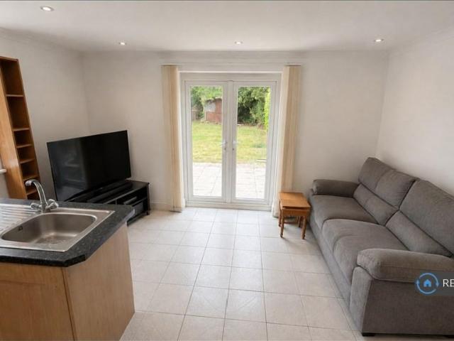 House for rent in Brunswick Park, Greater London