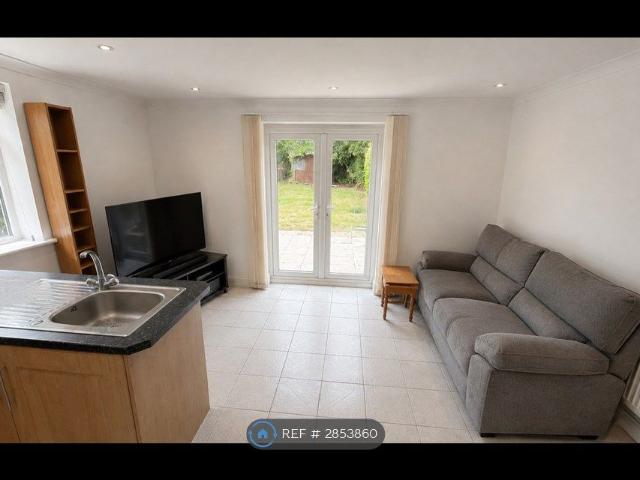 Apartment for rent in Brunswick Park, Greater London