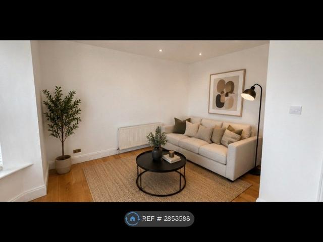 Apartment for rent in Brunswick Park, Greater London