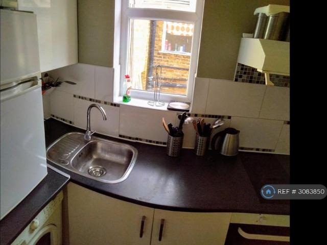 Apartment for rent in Dudden Hill, Greater London