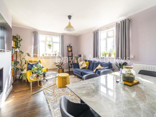 Apartment for rent in Brunswick Park, Greater London