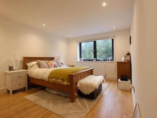 Townhouse for rent in Seven Sisters, Cat Hill