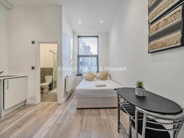 Apartment for rent in West Kensington, Greater London