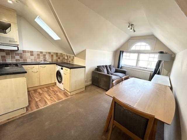 Apartment for rent in Round Hill, Brighton