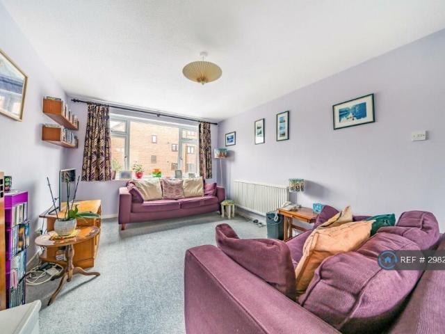 Apartment for rent in Shortlands, Greater London