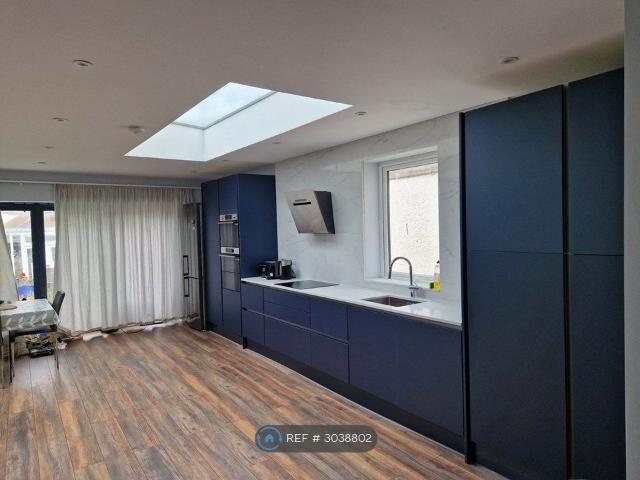Room for rent in London Borough of Merton, Merton Park