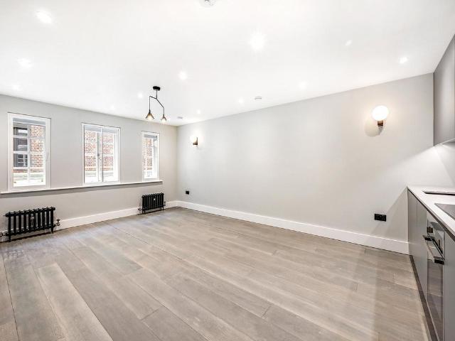 Apartment for rent in Soho, Greater London