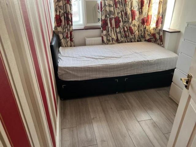 Room for rent in London Borough of Barking and Dagenham, Greater London