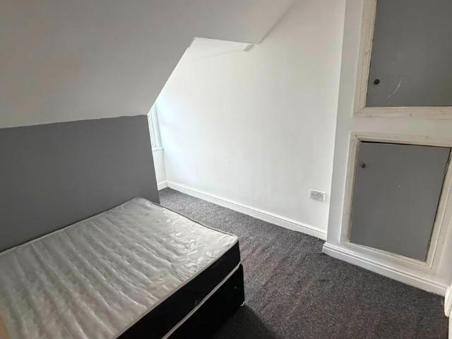 Apartment for rent in Dixons Green, West Midlands