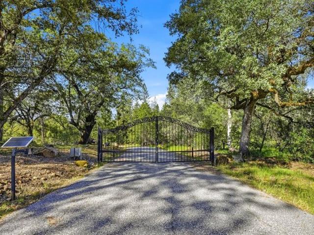 Land for sale in Applegate, California