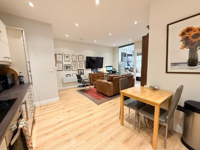Apartment for rent in Fole, Surrey