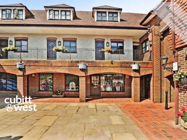 House for rent in Pachesham Park, Surrey