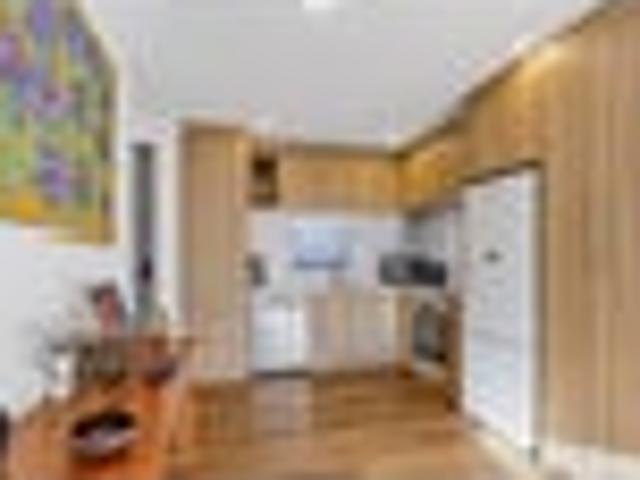 Townhouse for sale in Chaslands, Canterbury